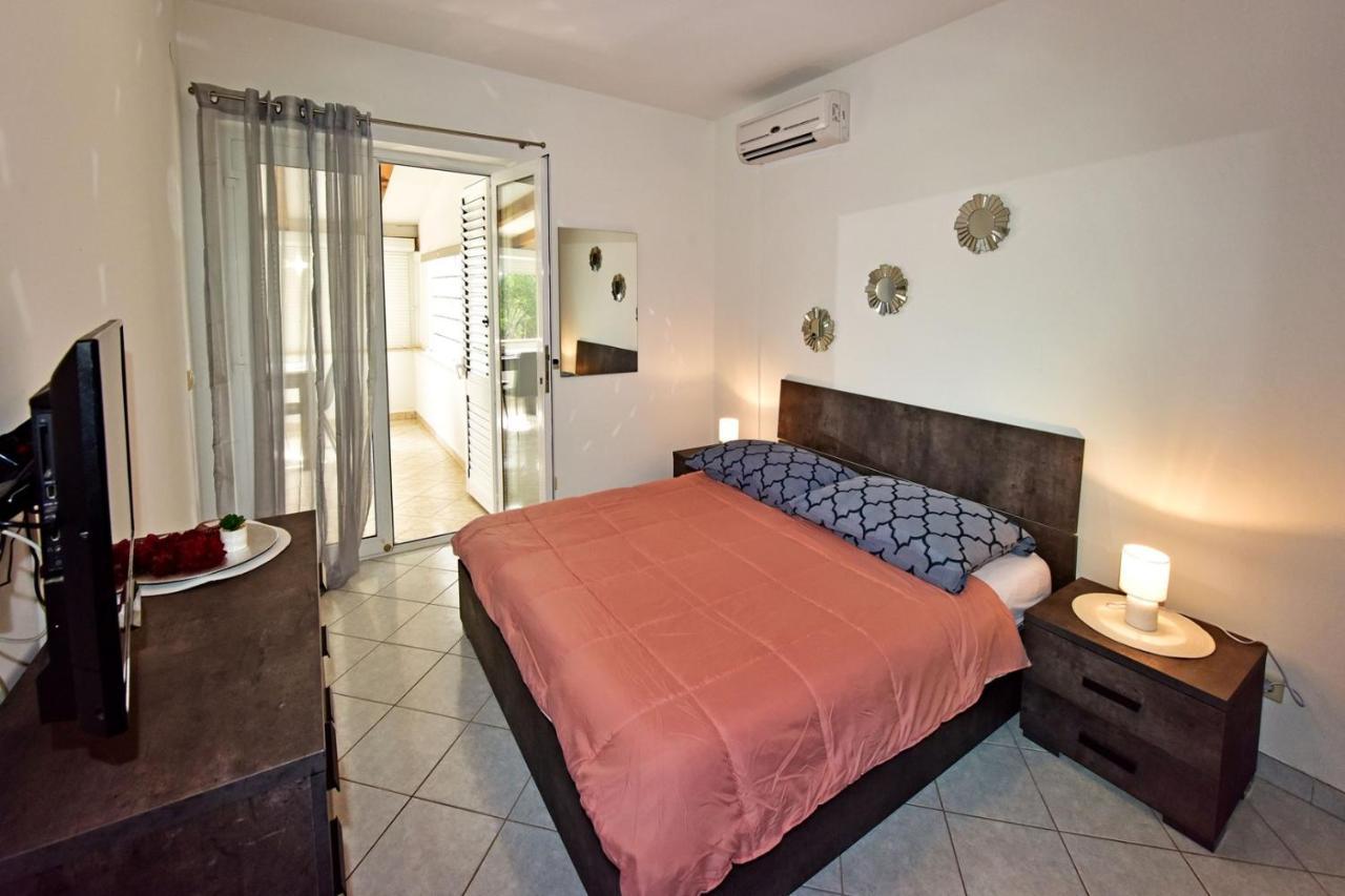 Apartments House Anna For Max 13 Persons In Porec, Pet Friendly Exterior foto