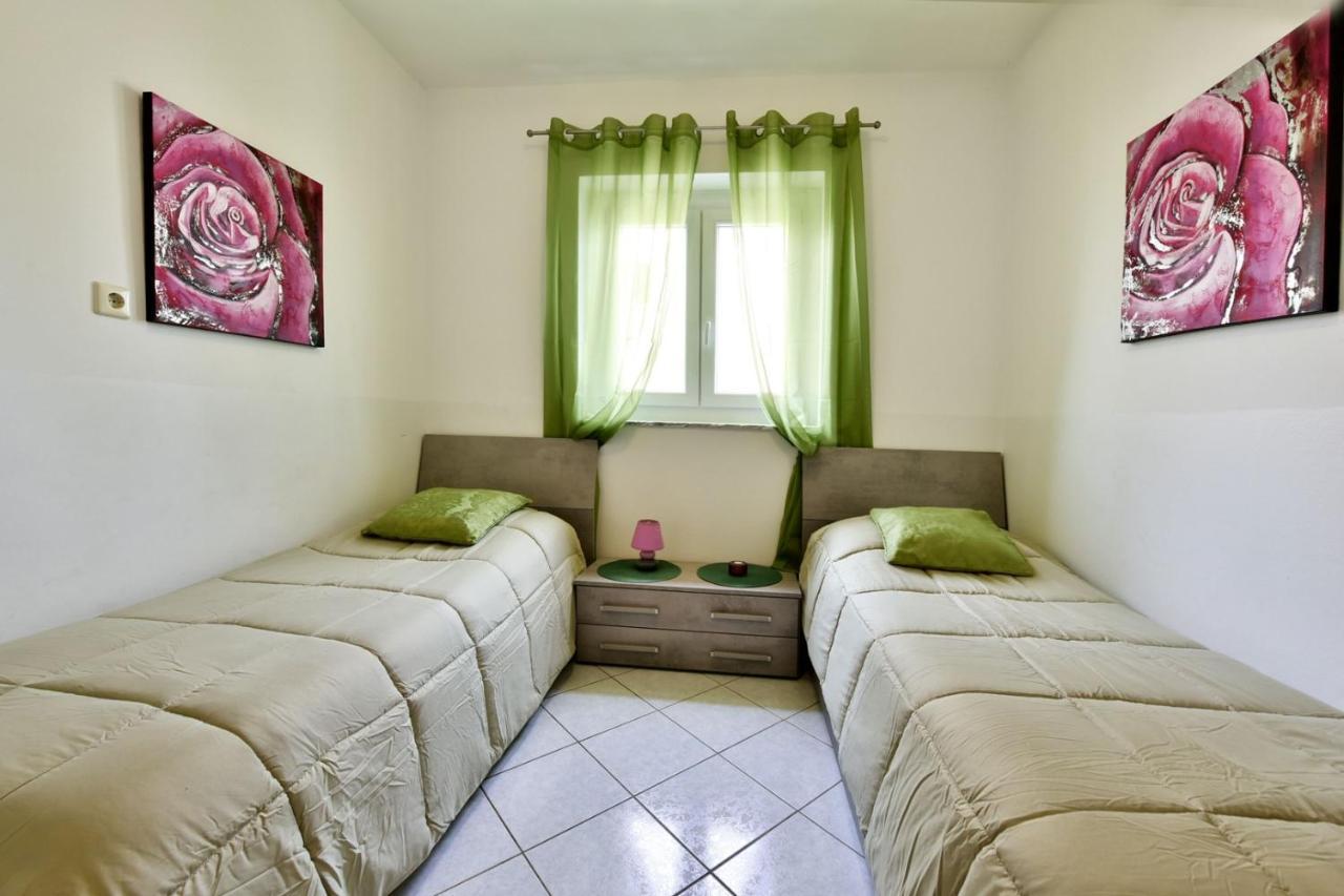 Apartments House Anna For Max 13 Persons In Porec, Pet Friendly Exterior foto