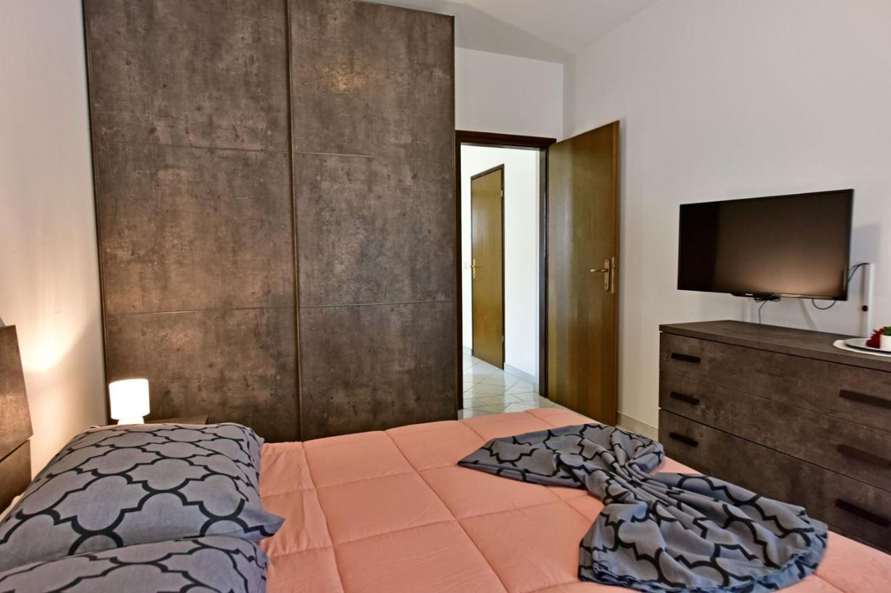 Apartments House Anna For Max 13 Persons In Porec, Pet Friendly Exterior foto