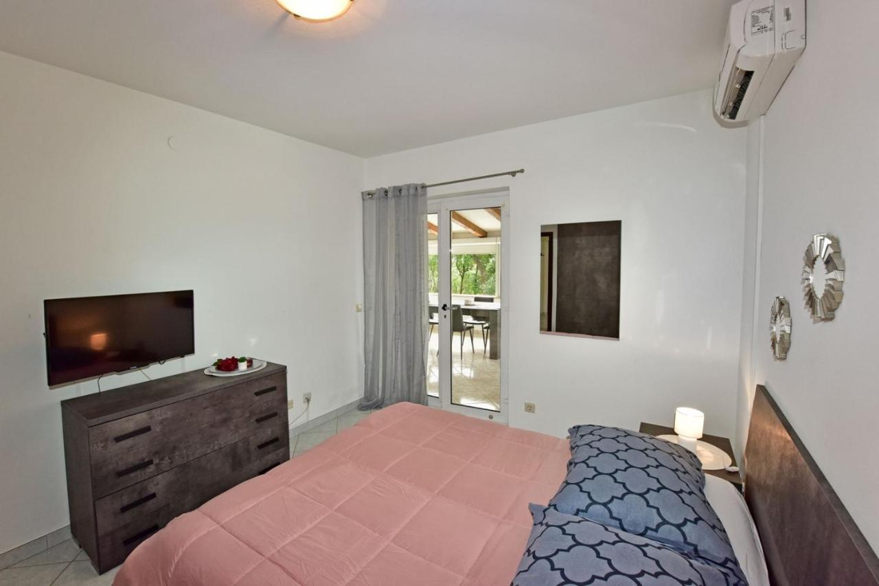 Apartments House Anna For Max 13 Persons In Porec, Pet Friendly Exterior foto