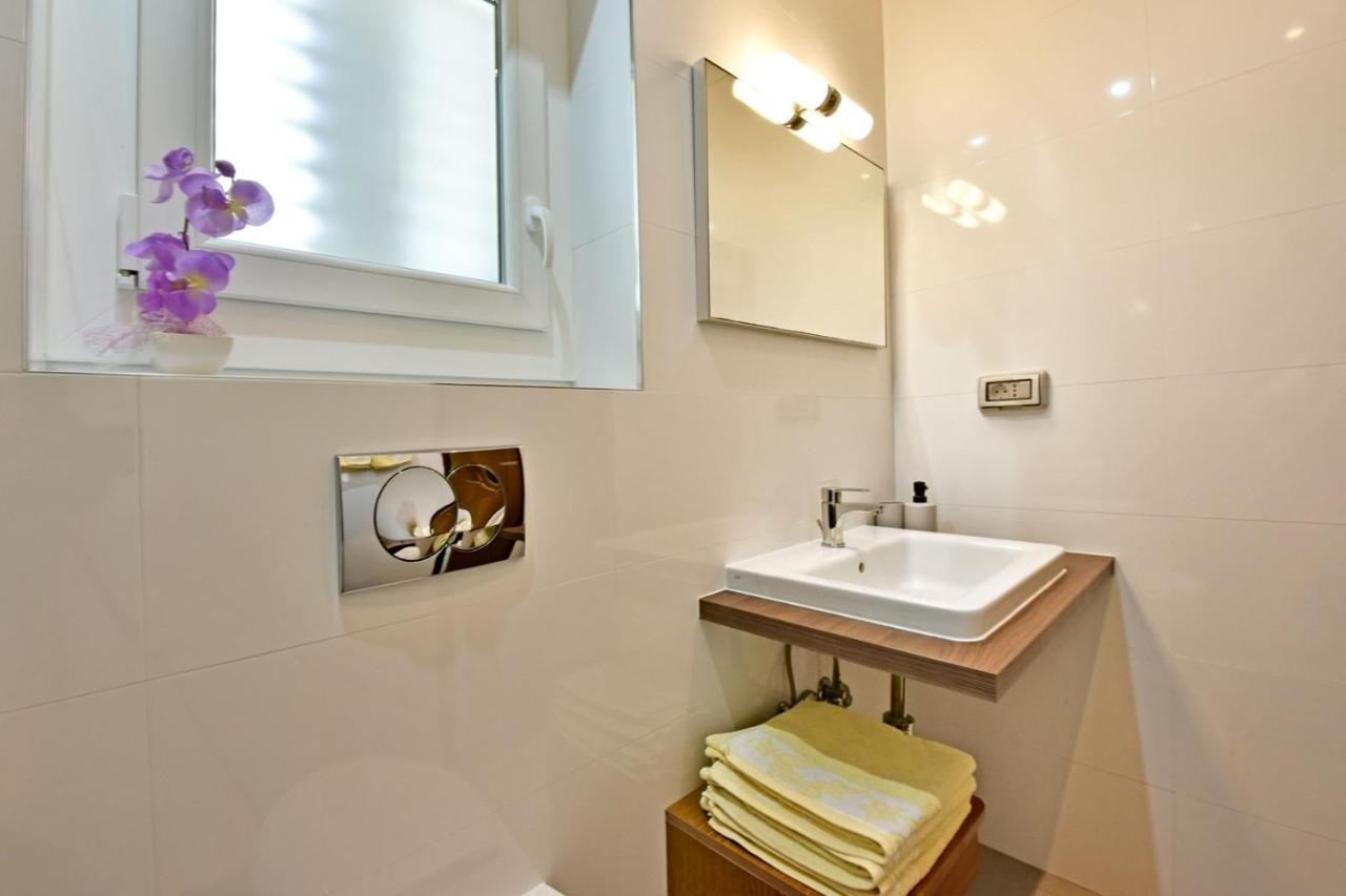 Apartments House Anna For Max 13 Persons In Porec, Pet Friendly Exterior foto