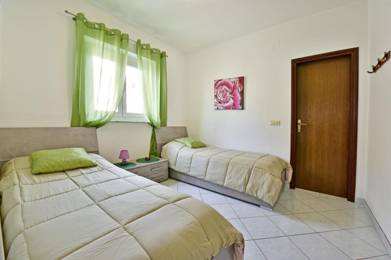 Apartments House Anna For Max 13 Persons In Porec, Pet Friendly Exterior foto